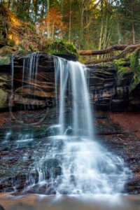 Der Trettstein-Wasserfall ist ein drei Meter hoher Wasserfall im Spessart in der Nähe von Dittlofsroda Tretstein-Wasserfall